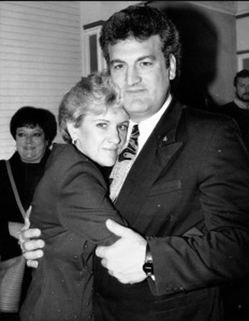 Joey ja hänen entinen vaimonsa Mary Jo halasivat toisiaan. Joey ja hänen entinen vaimonsa Mary Jo. Lähde: NY Post