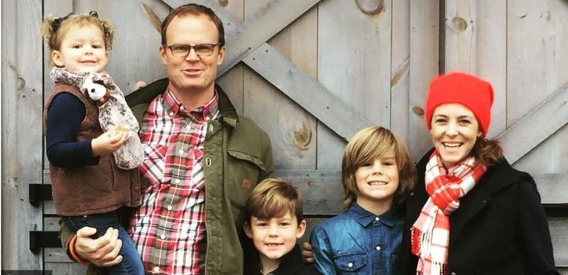 Drew Hubbard poseeraa perheensä rinnalla Lähde: affairpost